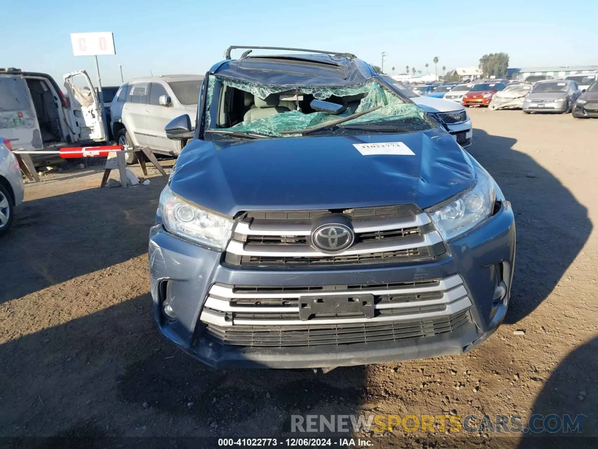 11 Photograph of a damaged car 5TDKZRFHXKS291459 TOYOTA HIGHLANDER 2019