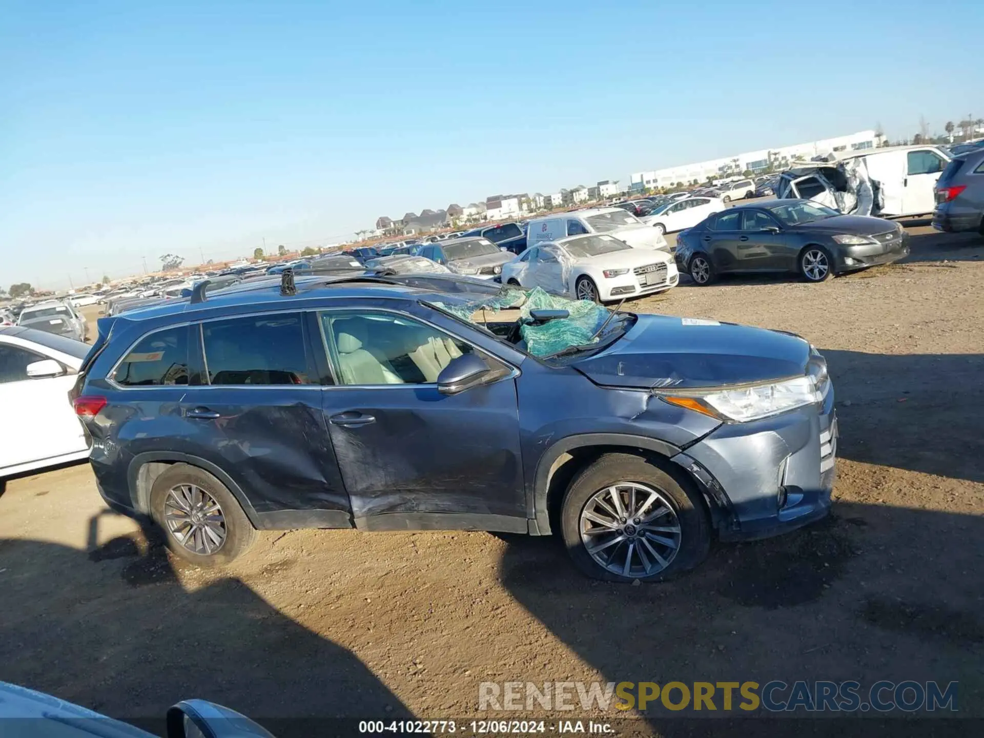 12 Photograph of a damaged car 5TDKZRFHXKS291459 TOYOTA HIGHLANDER 2019