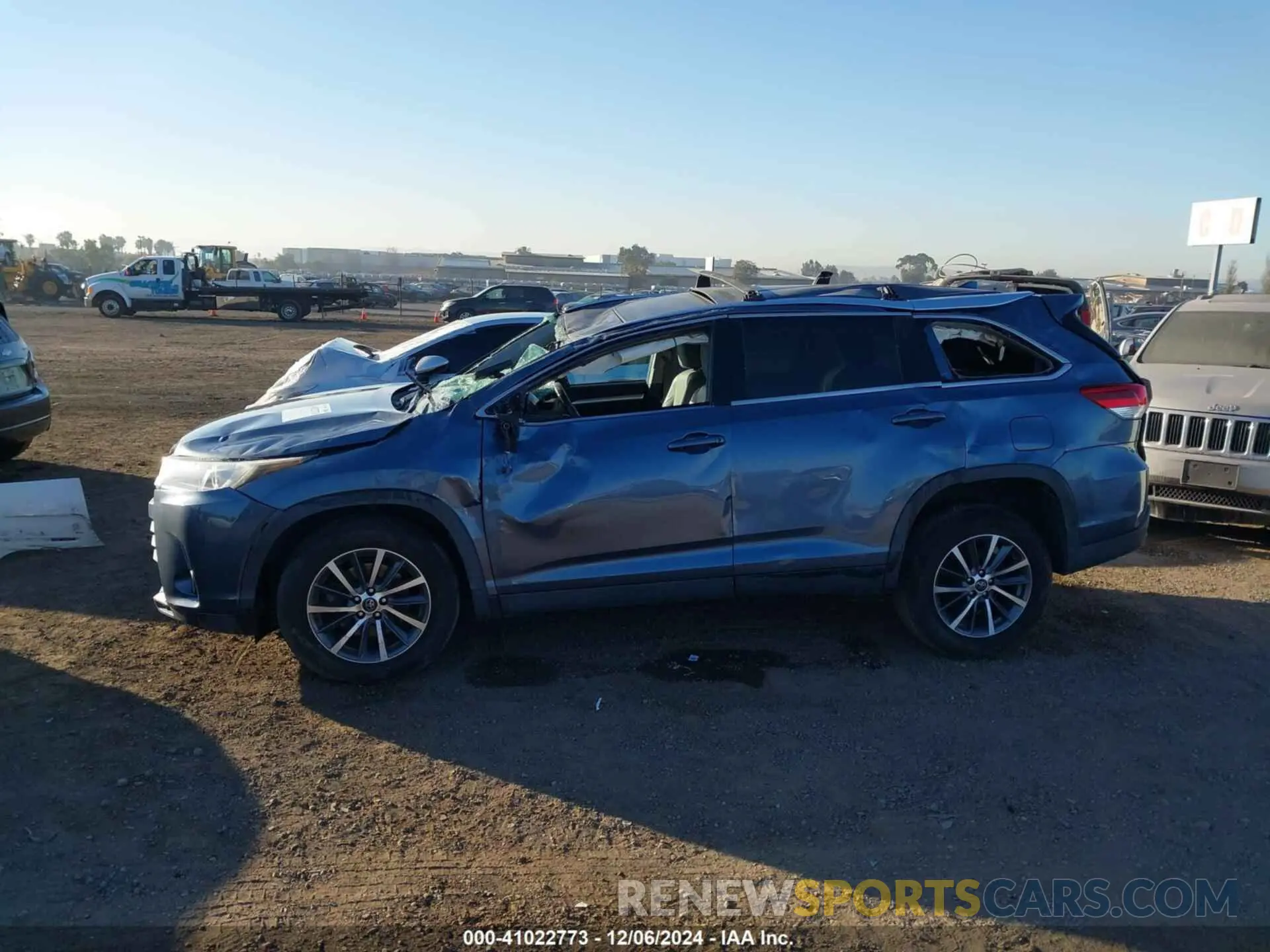 13 Photograph of a damaged car 5TDKZRFHXKS291459 TOYOTA HIGHLANDER 2019
