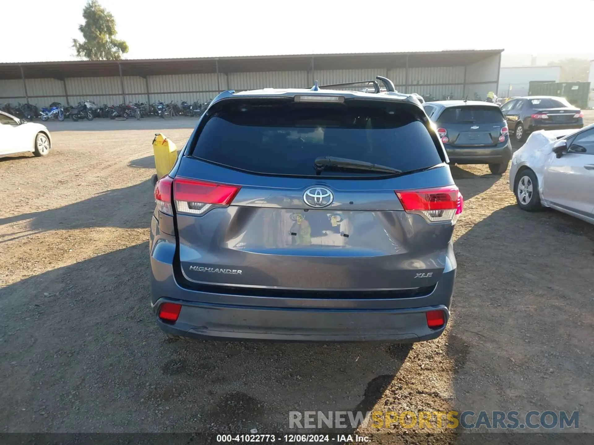 15 Photograph of a damaged car 5TDKZRFHXKS291459 TOYOTA HIGHLANDER 2019