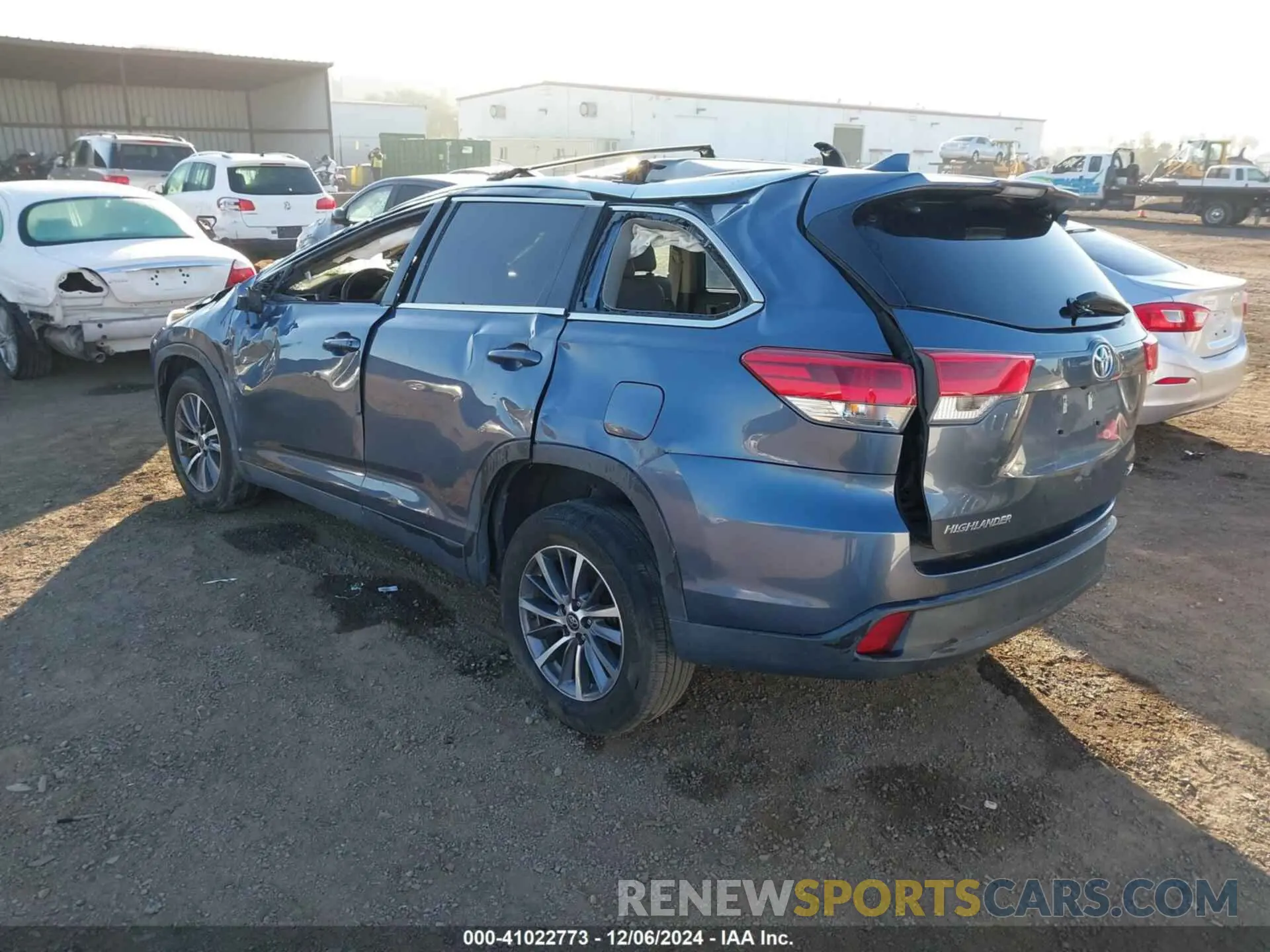 3 Photograph of a damaged car 5TDKZRFHXKS291459 TOYOTA HIGHLANDER 2019
