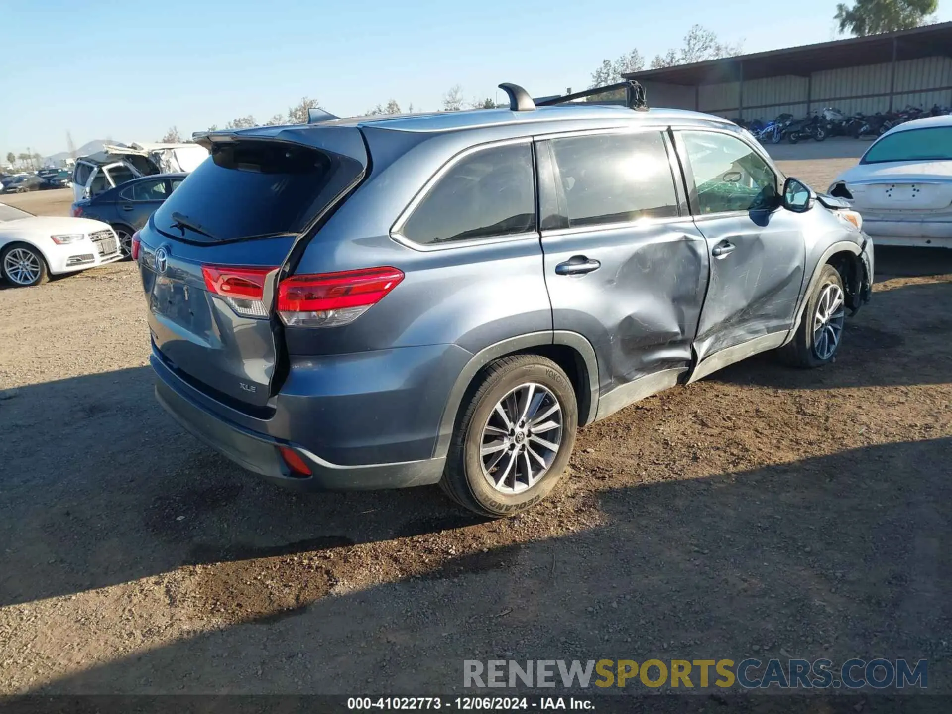 4 Photograph of a damaged car 5TDKZRFHXKS291459 TOYOTA HIGHLANDER 2019