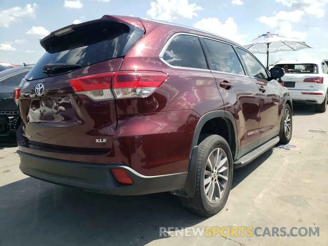 4 Photograph of a damaged car 5TDKZRFHXKS298931 TOYOTA HIGHLANDER 2019