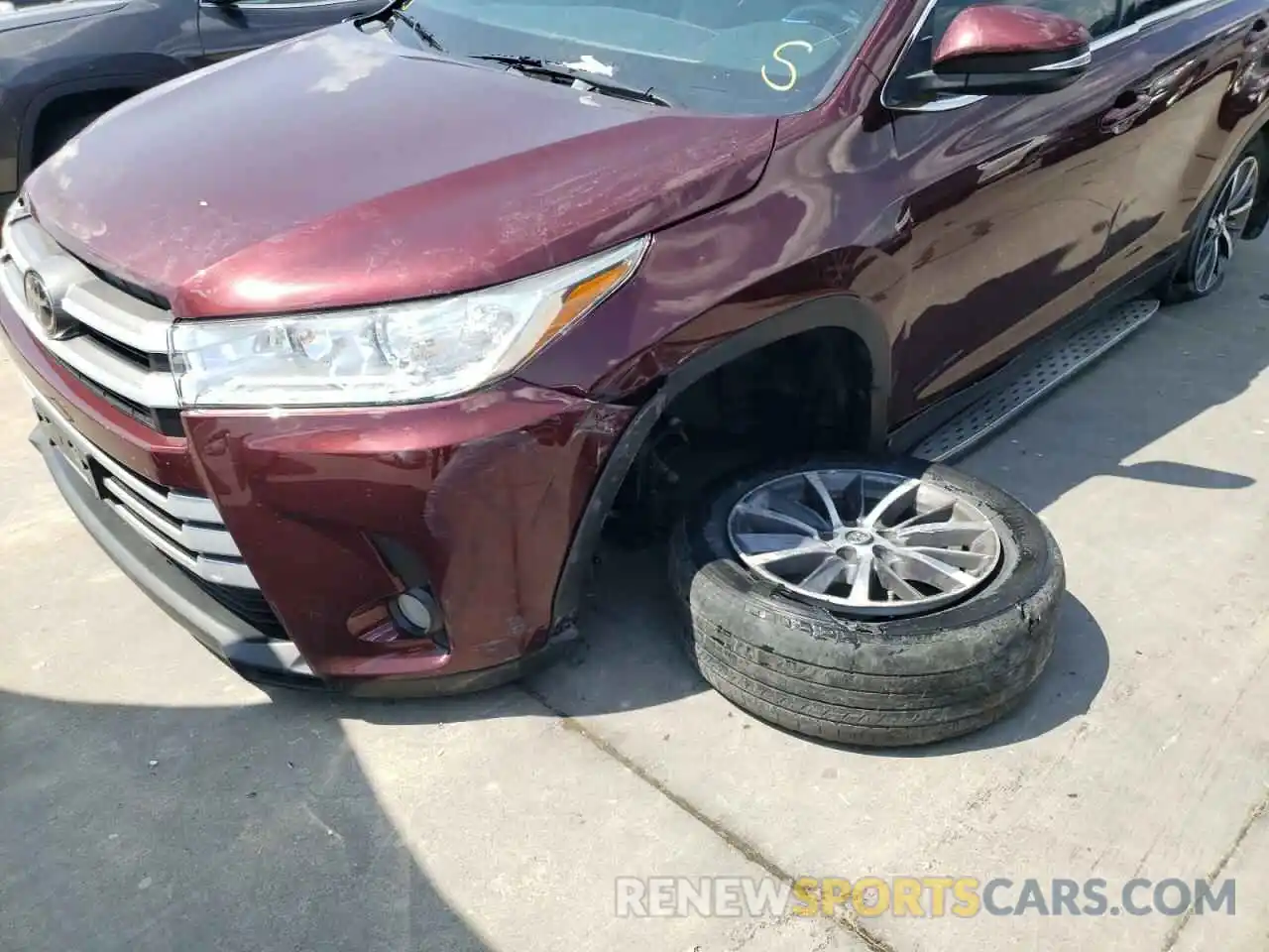 9 Photograph of a damaged car 5TDKZRFHXKS298931 TOYOTA HIGHLANDER 2019