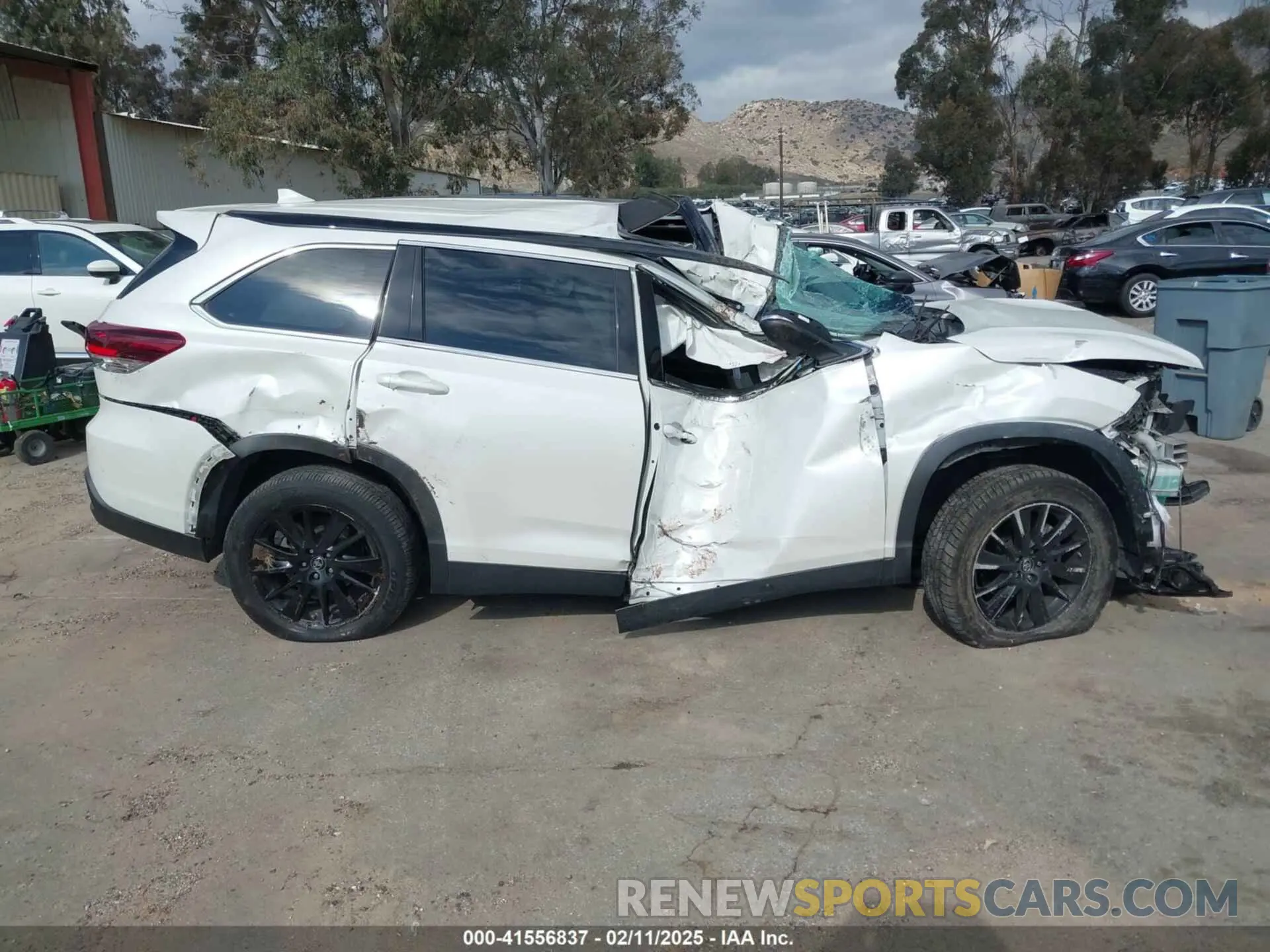 13 Photograph of a damaged car 5TDKZRFHXKS308146 TOYOTA HIGHLANDER 2019