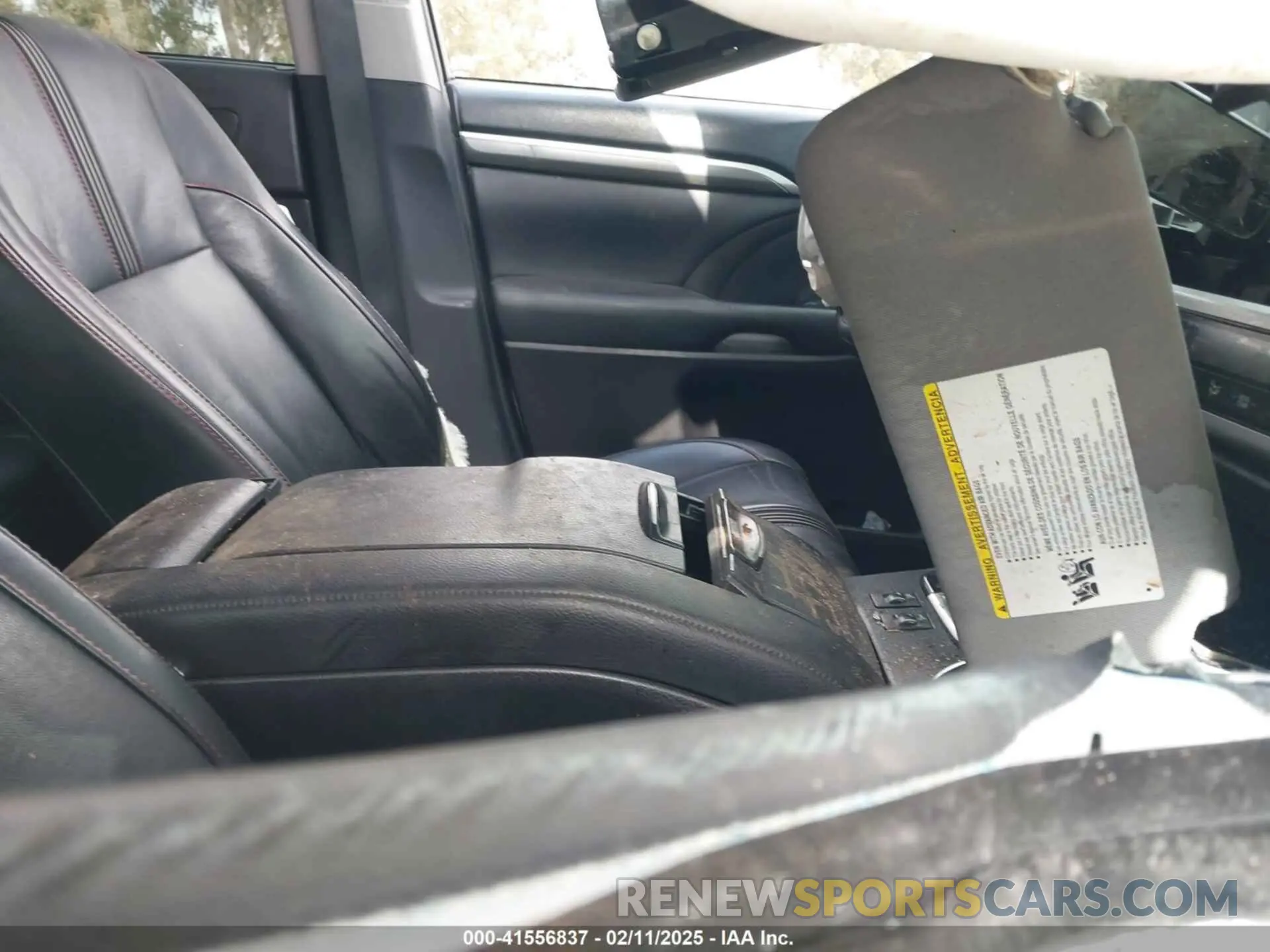 5 Photograph of a damaged car 5TDKZRFHXKS308146 TOYOTA HIGHLANDER 2019