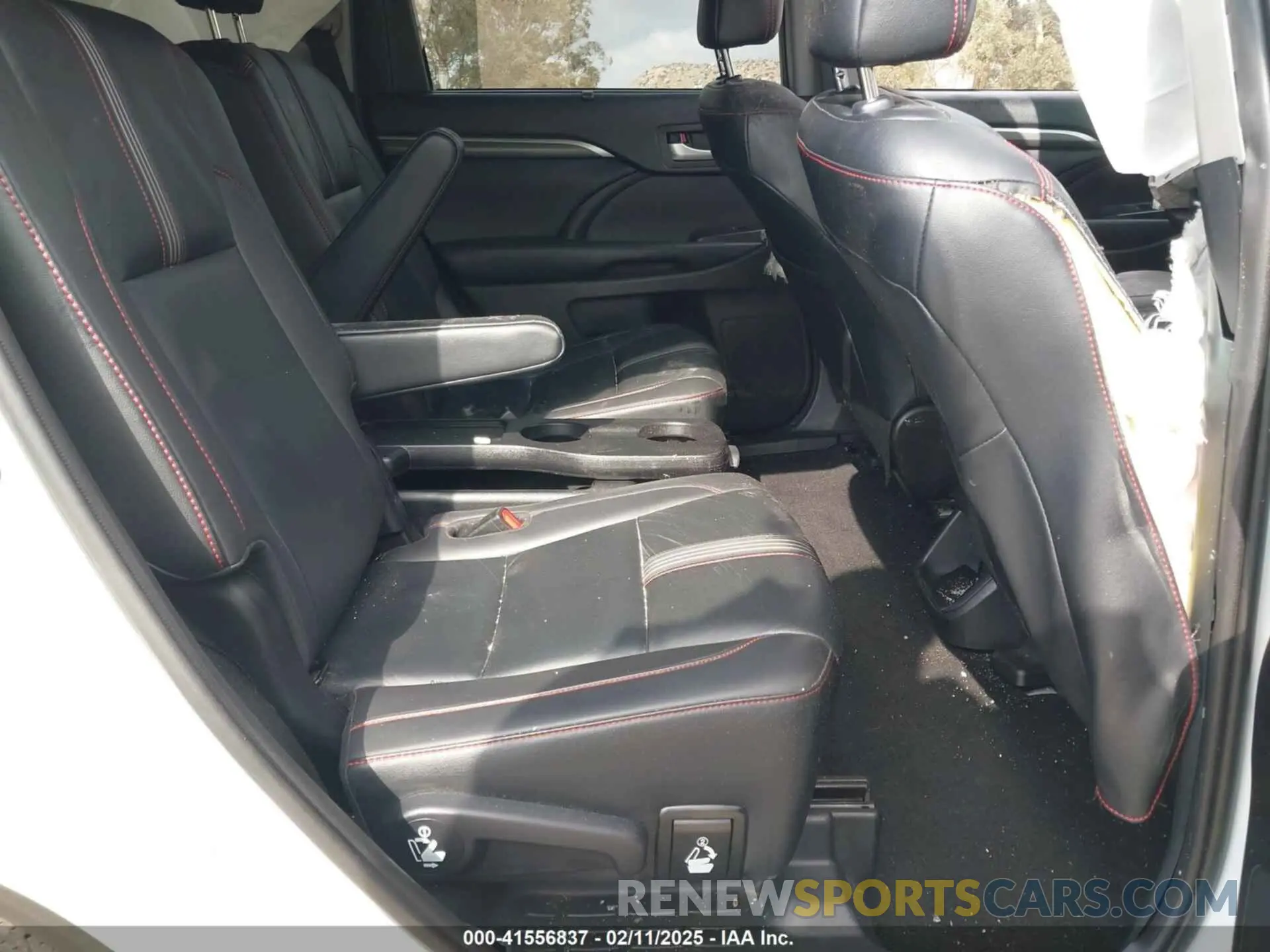 8 Photograph of a damaged car 5TDKZRFHXKS308146 TOYOTA HIGHLANDER 2019