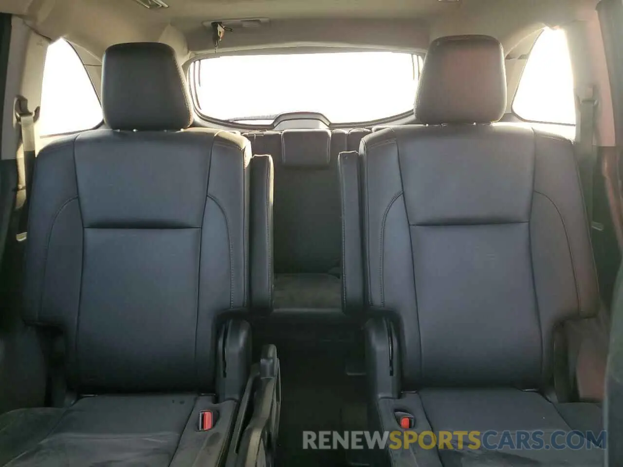 10 Photograph of a damaged car 5TDKZRFHXKS310804 TOYOTA HIGHLANDER 2019