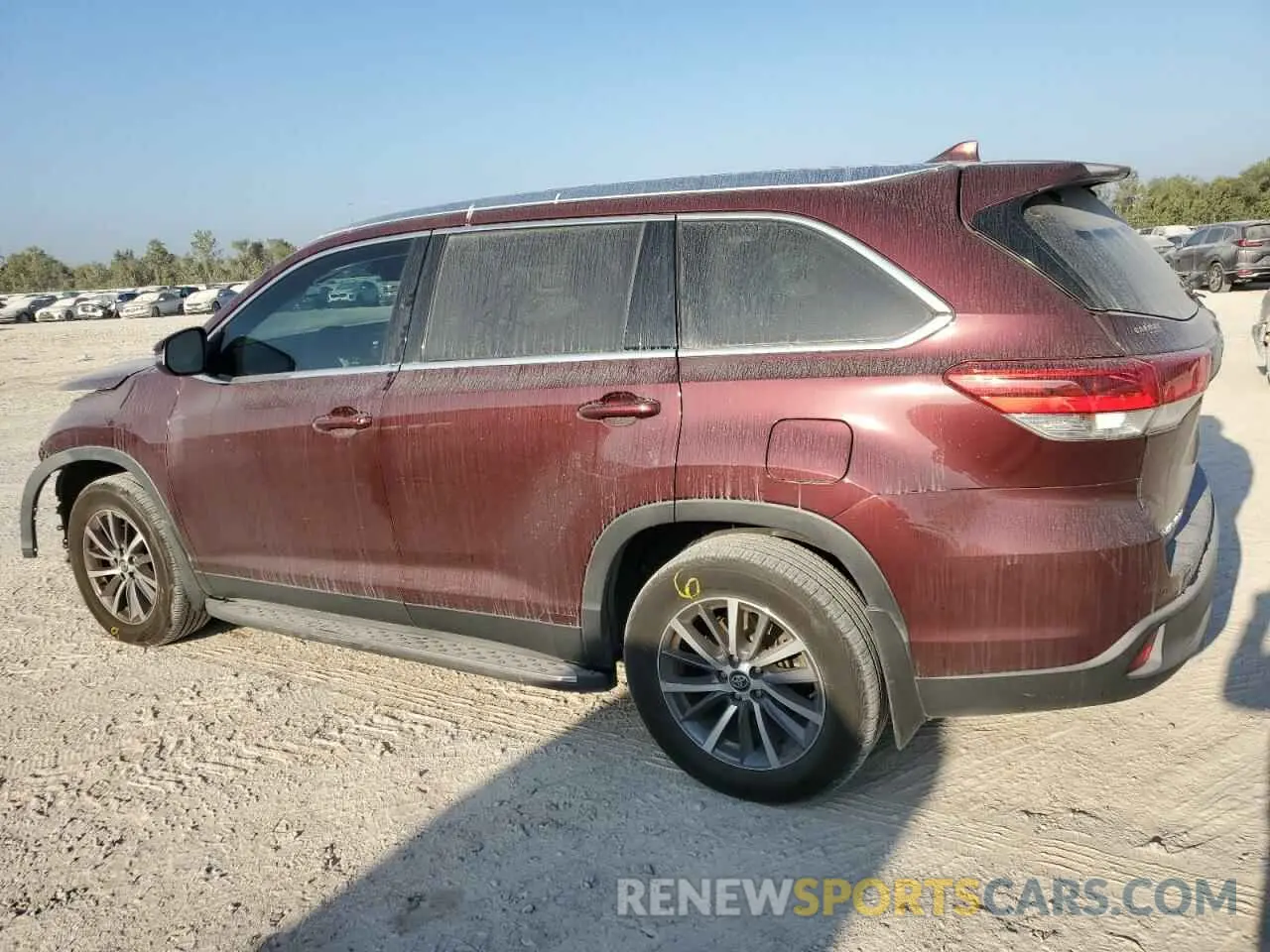 2 Photograph of a damaged car 5TDKZRFHXKS310804 TOYOTA HIGHLANDER 2019