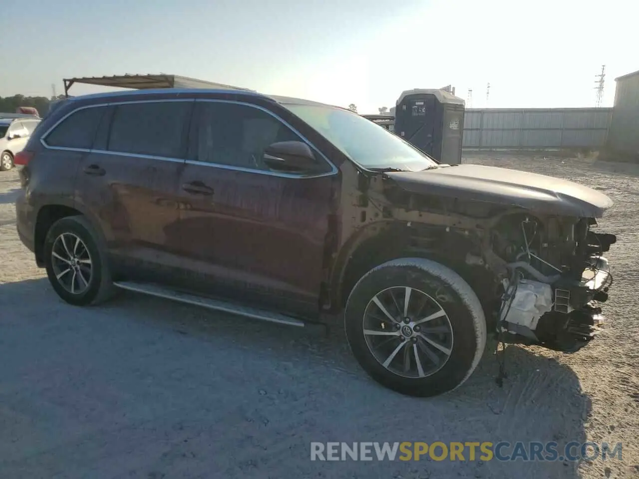 4 Photograph of a damaged car 5TDKZRFHXKS310804 TOYOTA HIGHLANDER 2019