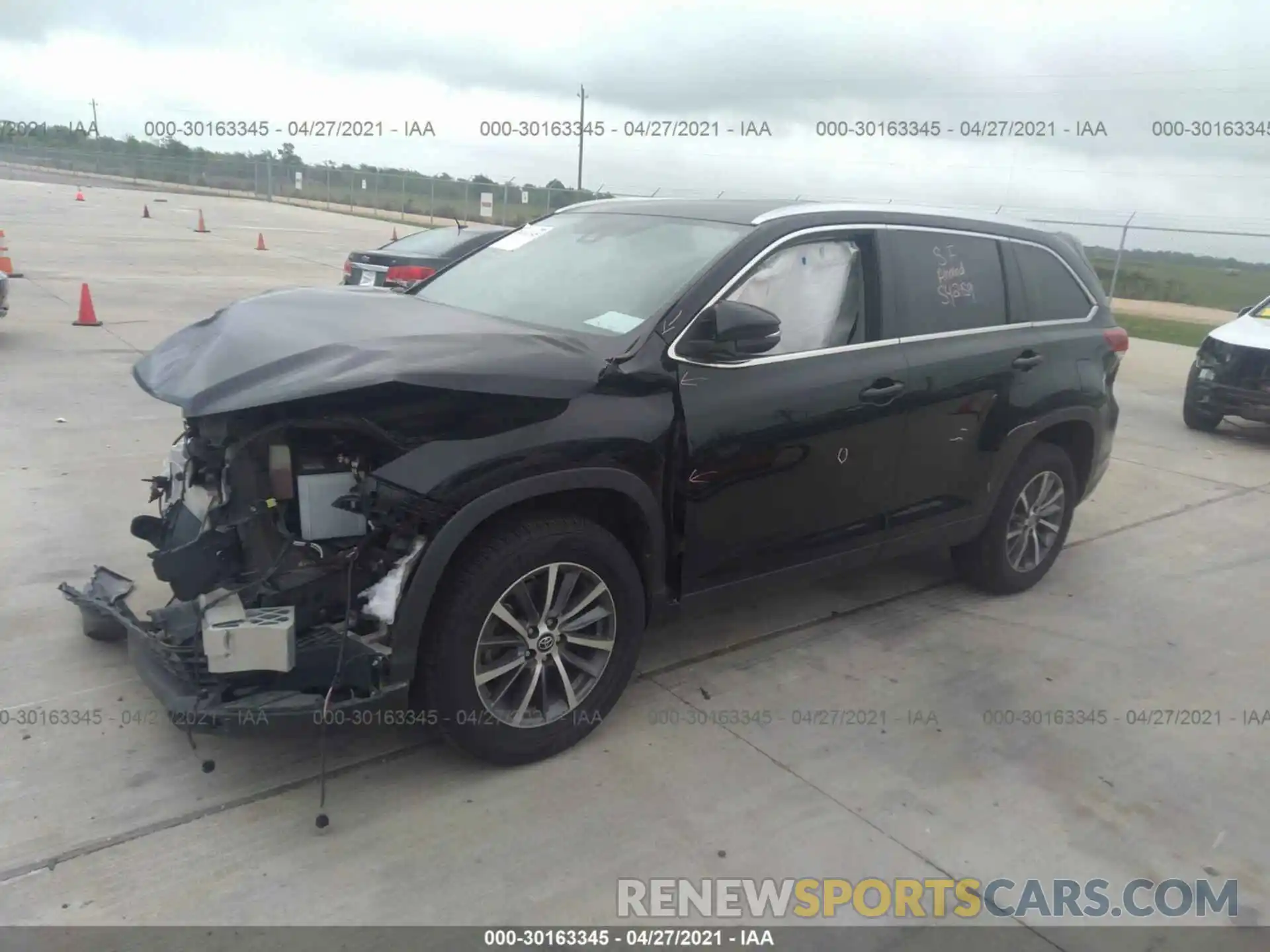 2 Photograph of a damaged car 5TDKZRFHXKS316764 TOYOTA HIGHLANDER 2019