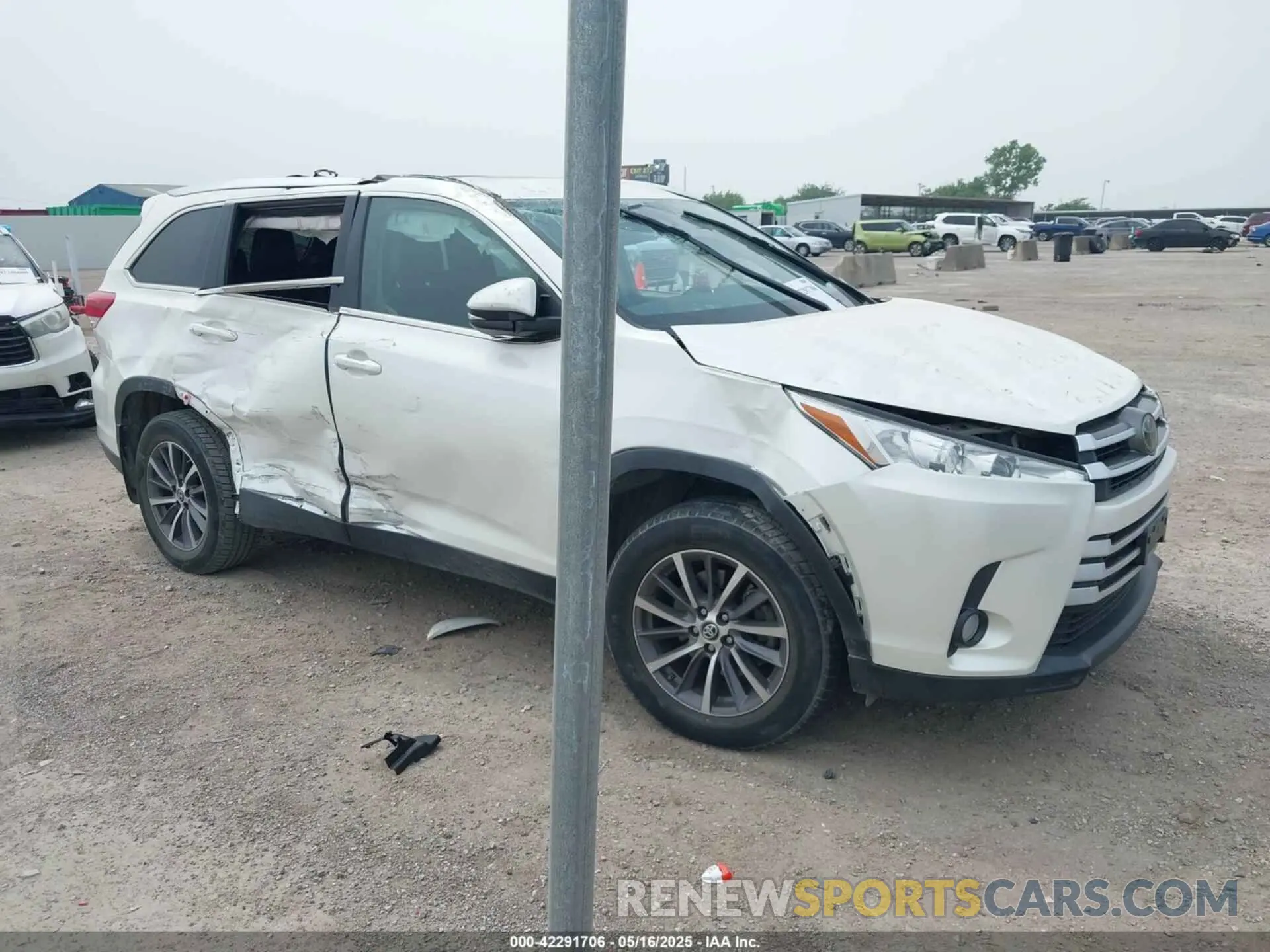1 Photograph of a damaged car 5TDKZRFHXKS320278 TOYOTA HIGHLANDER 2019