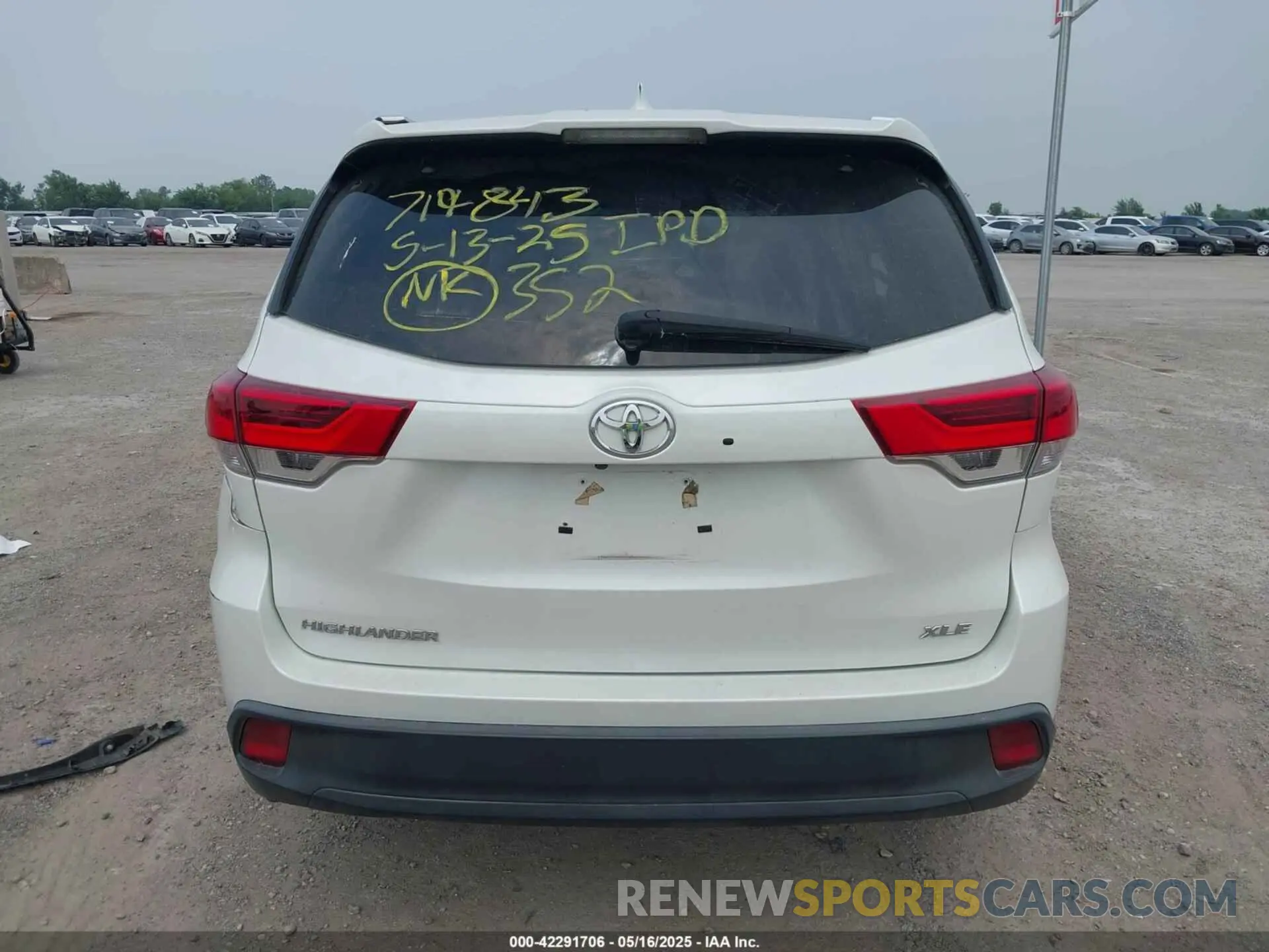 15 Photograph of a damaged car 5TDKZRFHXKS320278 TOYOTA HIGHLANDER 2019