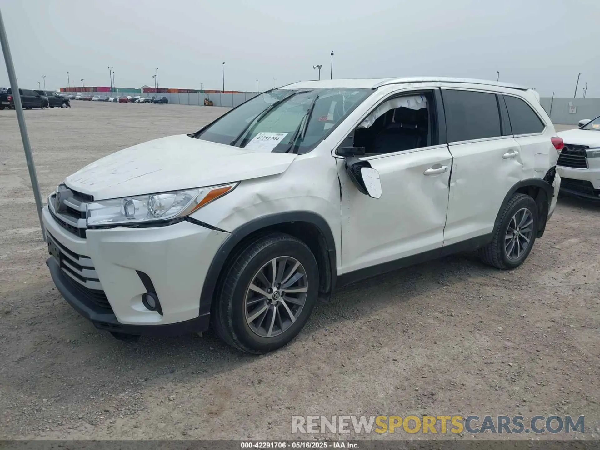 2 Photograph of a damaged car 5TDKZRFHXKS320278 TOYOTA HIGHLANDER 2019
