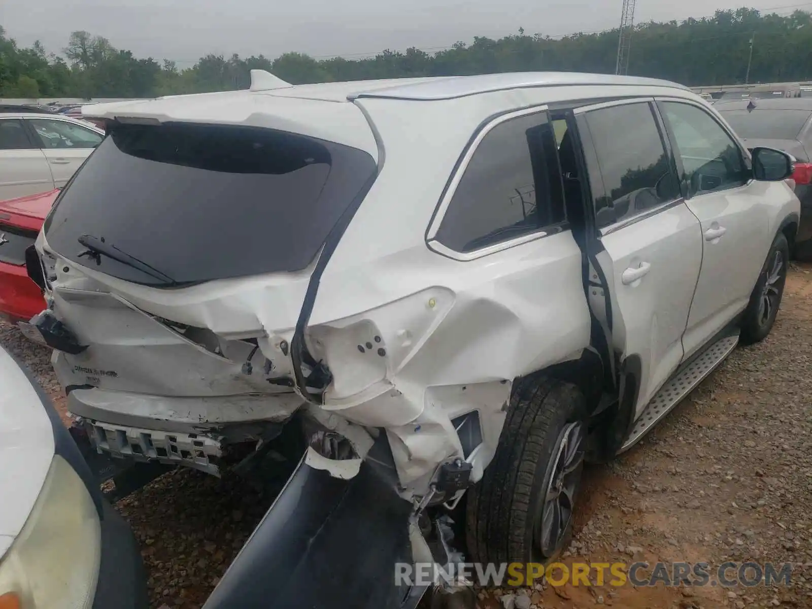 4 Photograph of a damaged car 5TDKZRFHXKS321933 TOYOTA HIGHLANDER 2019