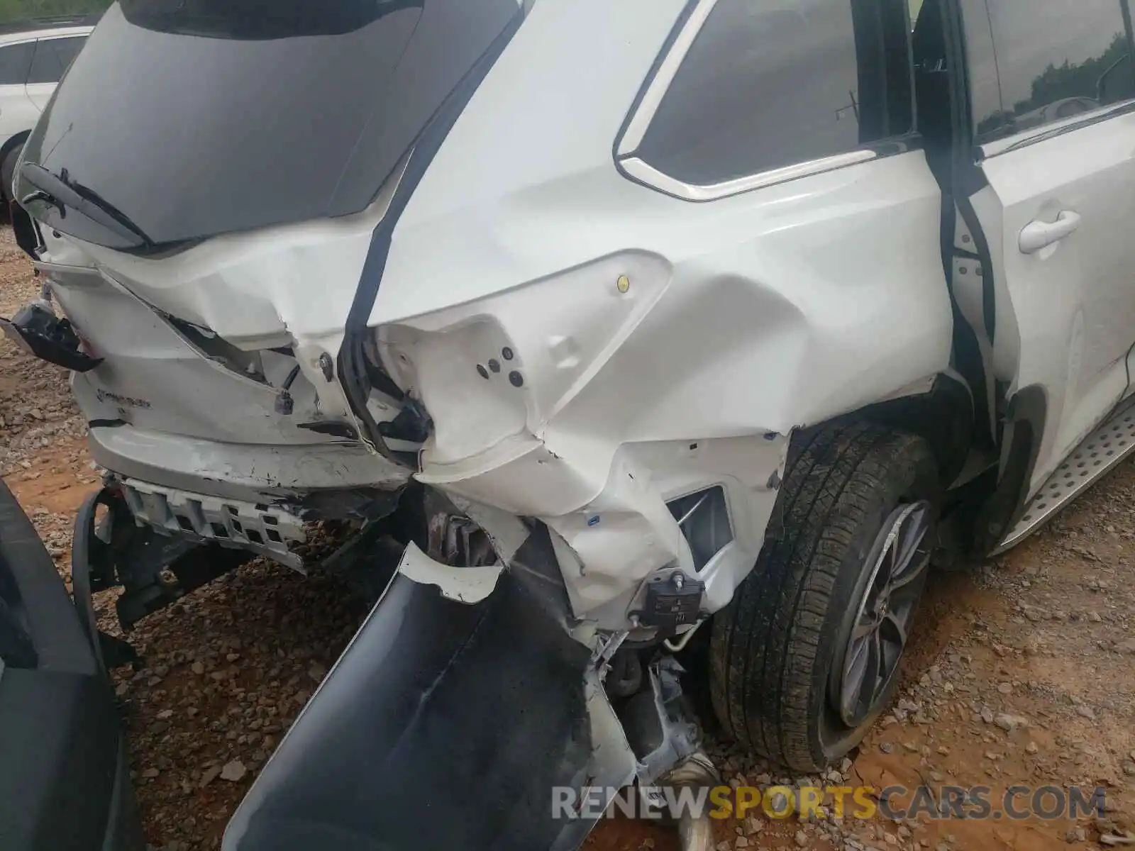 9 Photograph of a damaged car 5TDKZRFHXKS321933 TOYOTA HIGHLANDER 2019