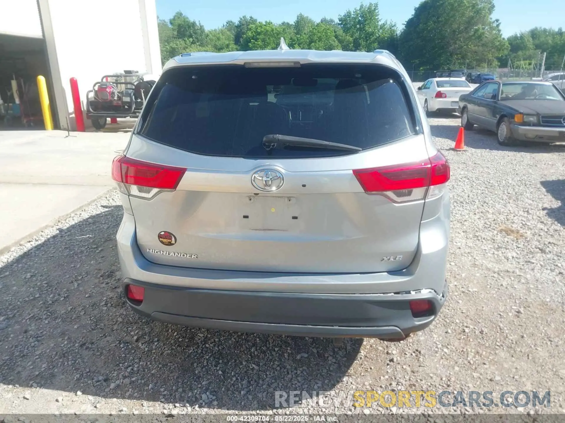 15 Photograph of a damaged car 5TDKZRFHXKS333564 TOYOTA HIGHLANDER 2019
