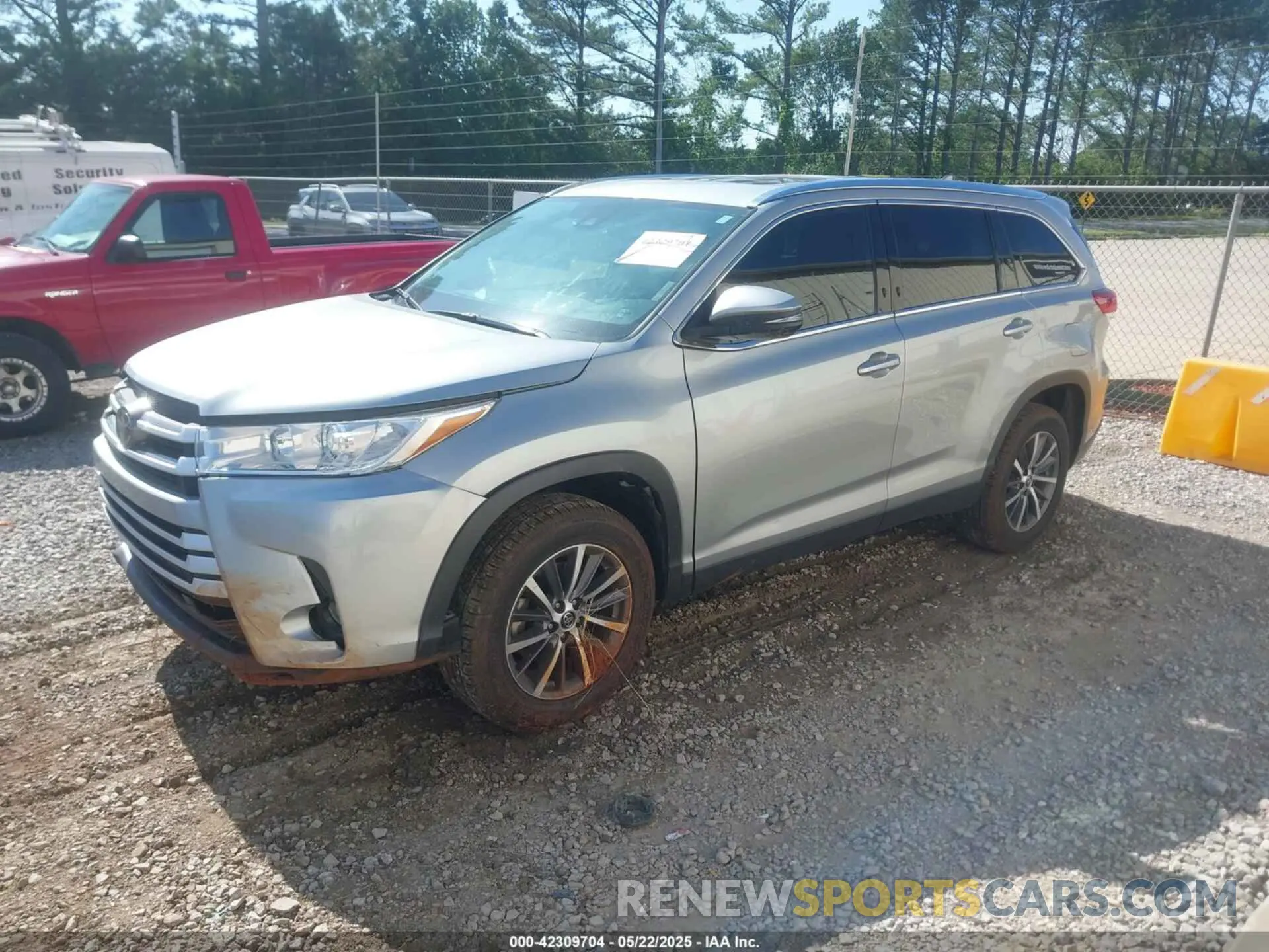 2 Photograph of a damaged car 5TDKZRFHXKS333564 TOYOTA HIGHLANDER 2019