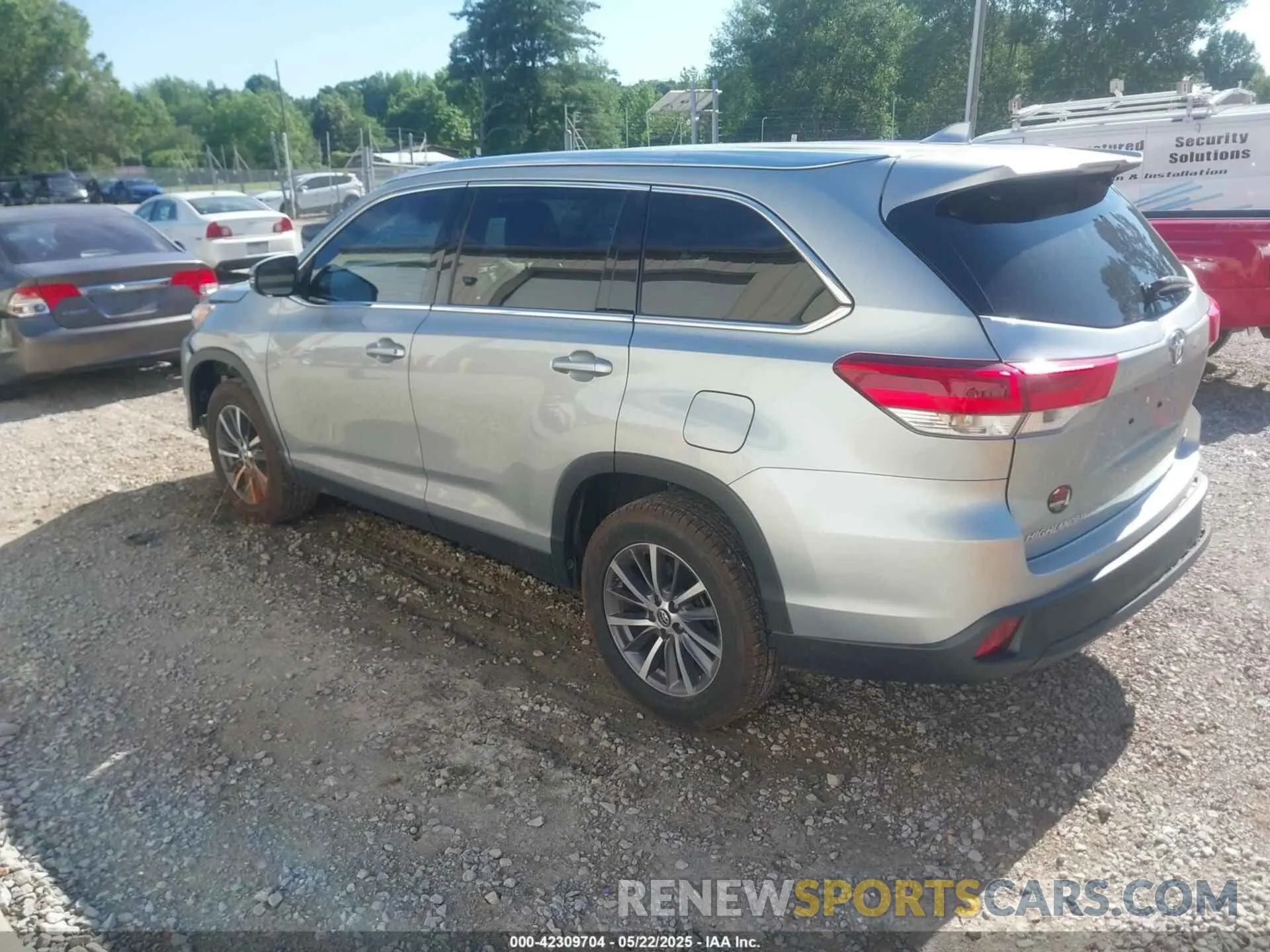 3 Photograph of a damaged car 5TDKZRFHXKS333564 TOYOTA HIGHLANDER 2019