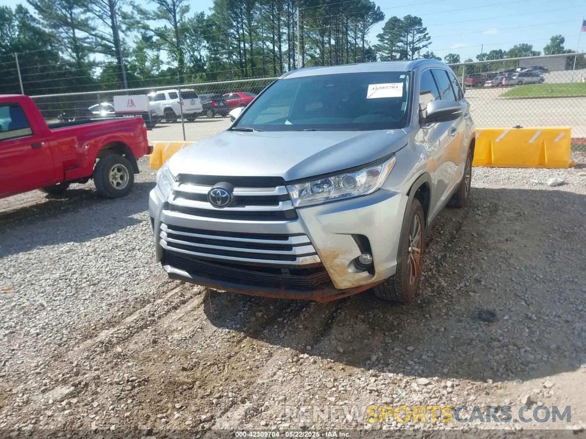 6 Photograph of a damaged car 5TDKZRFHXKS333564 TOYOTA HIGHLANDER 2019