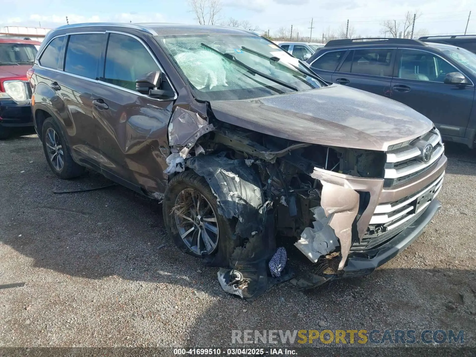 1 Photograph of a damaged car 5TDKZRFHXKS334293 TOYOTA HIGHLANDER 2019