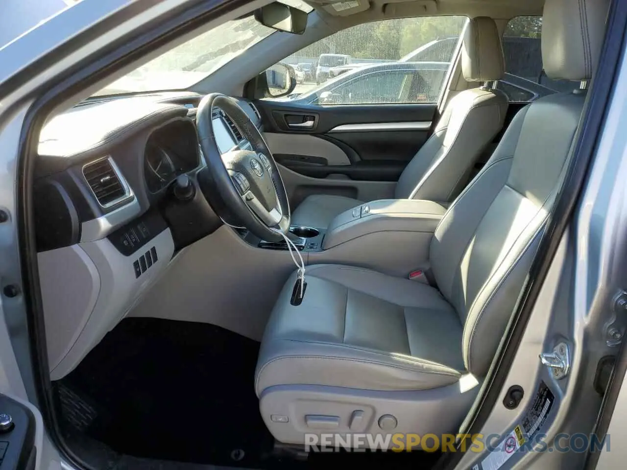 7 Photograph of a damaged car 5TDKZRFHXKS340191 TOYOTA HIGHLANDER 2019