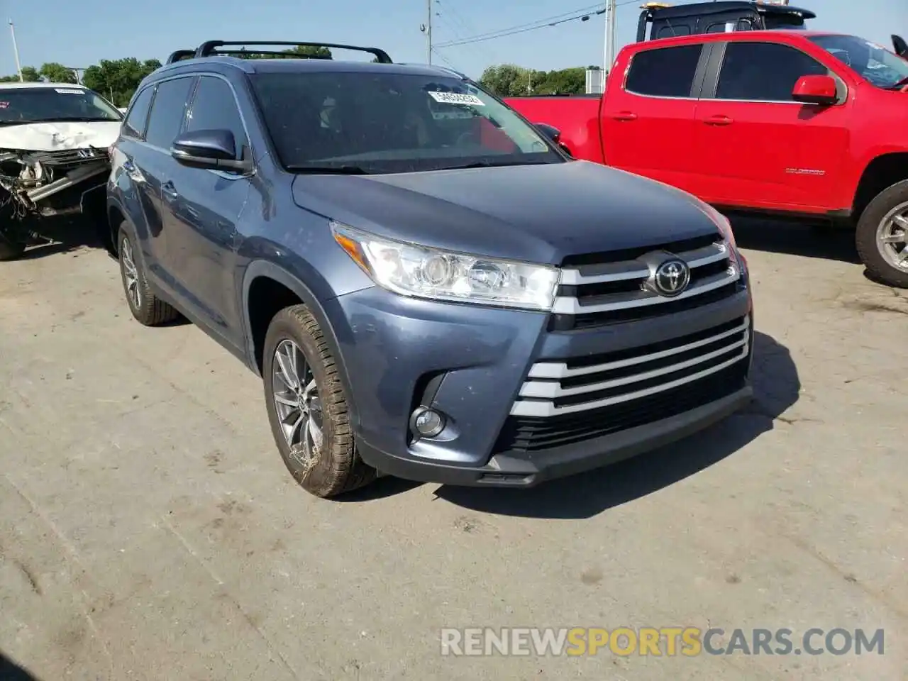 1 Photograph of a damaged car 5TDKZRFHXKS368749 TOYOTA HIGHLANDER 2019