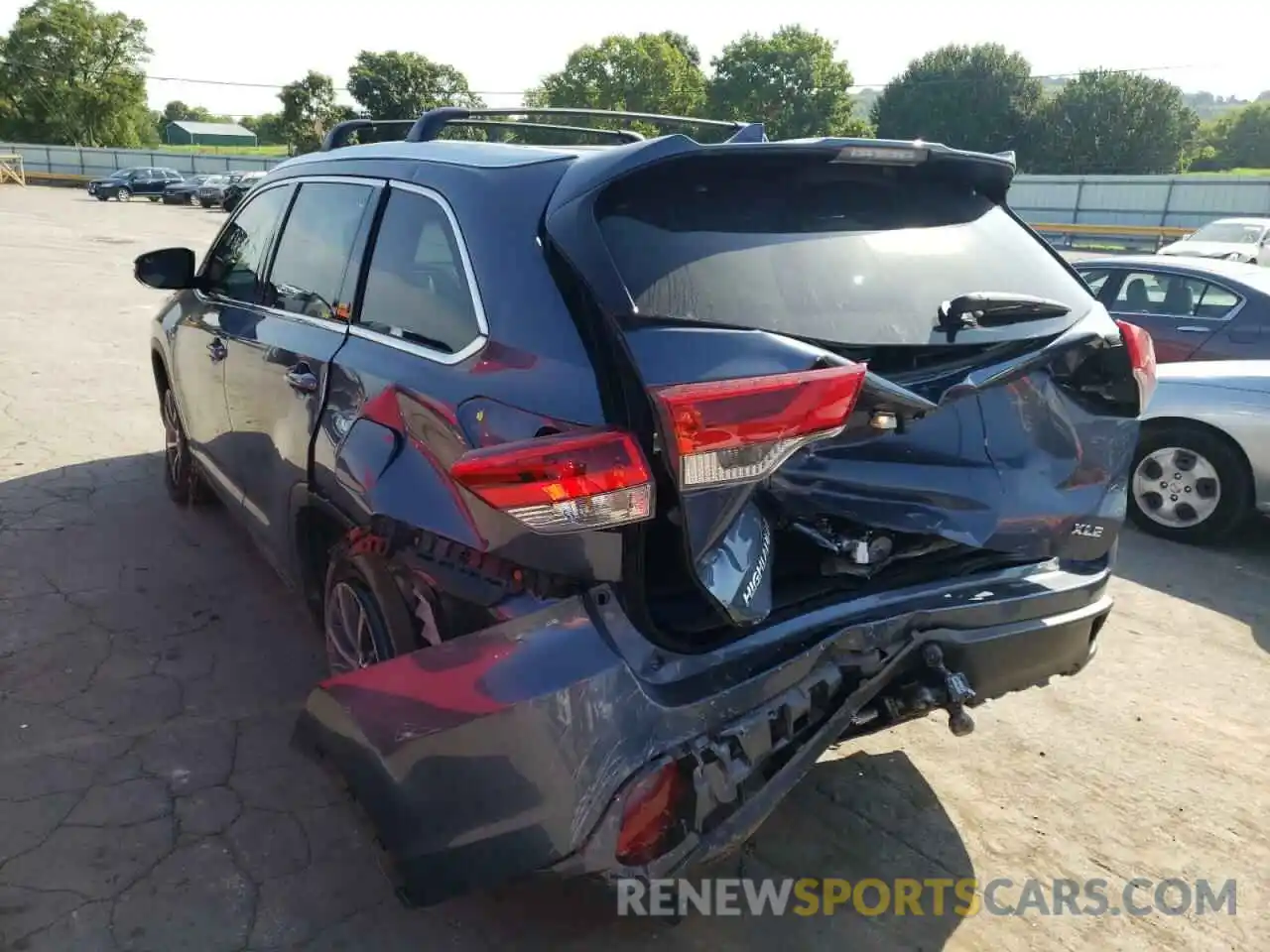 3 Photograph of a damaged car 5TDKZRFHXKS368749 TOYOTA HIGHLANDER 2019