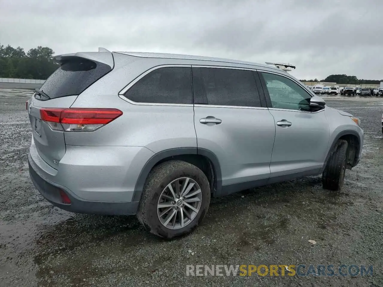 3 Photograph of a damaged car 5TDKZRFHXKS552573 TOYOTA HIGHLANDER 2019