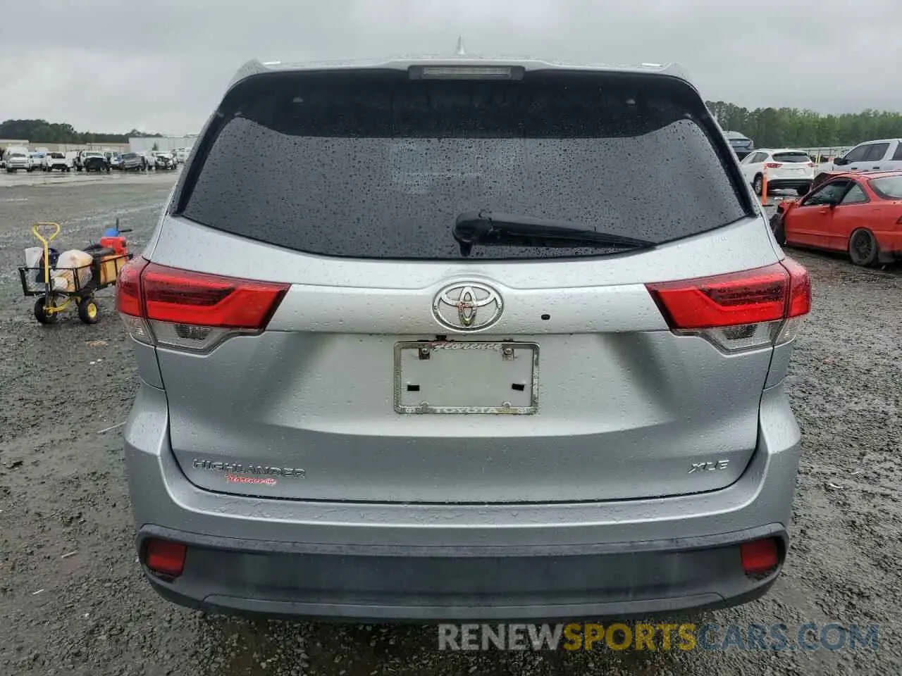 6 Photograph of a damaged car 5TDKZRFHXKS552573 TOYOTA HIGHLANDER 2019