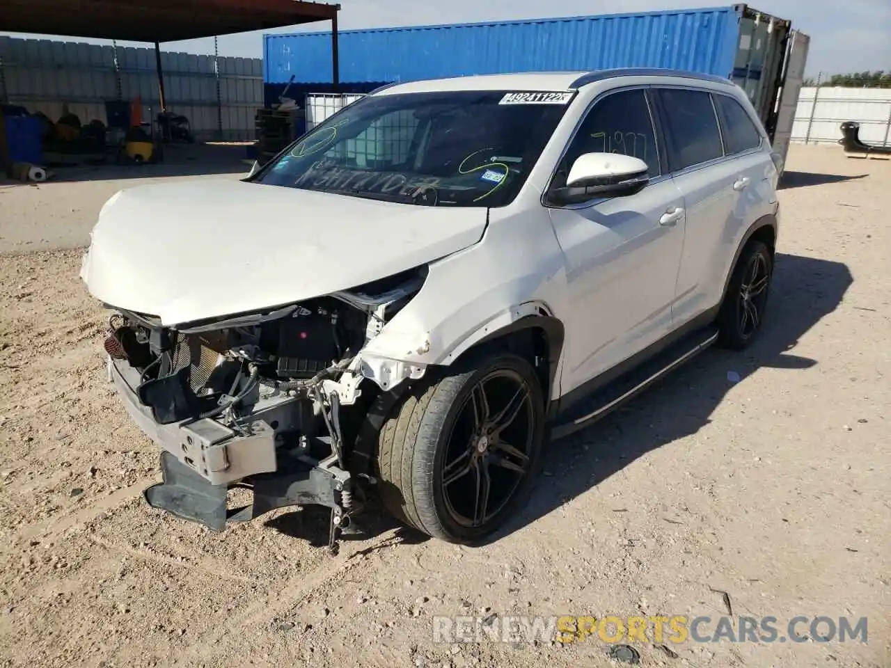 2 Photograph of a damaged car 5TDKZRFHXKS553612 TOYOTA HIGHLANDER 2019