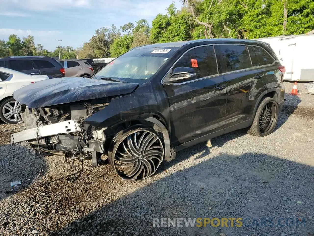 1 Photograph of a damaged car 5TDKZRFHXKS554940 TOYOTA HIGHLANDER 2019