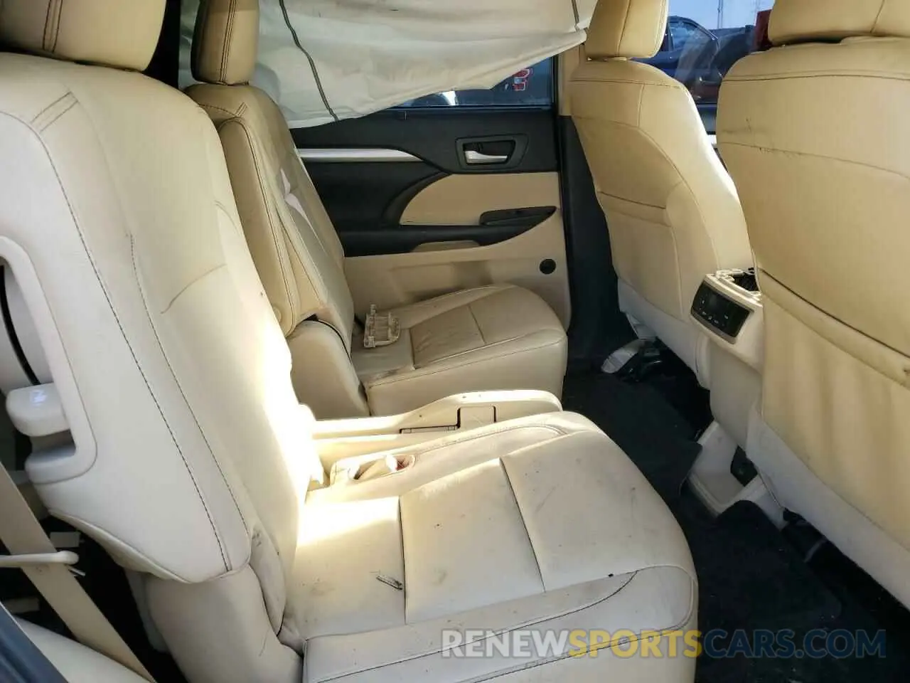 12 Photograph of a damaged car 5TDKZRFHXKS554940 TOYOTA HIGHLANDER 2019