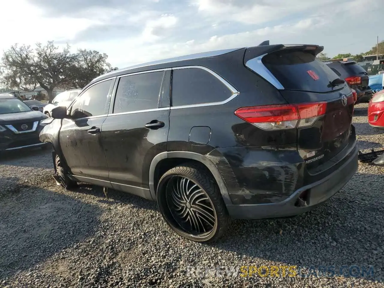 2 Photograph of a damaged car 5TDKZRFHXKS554940 TOYOTA HIGHLANDER 2019