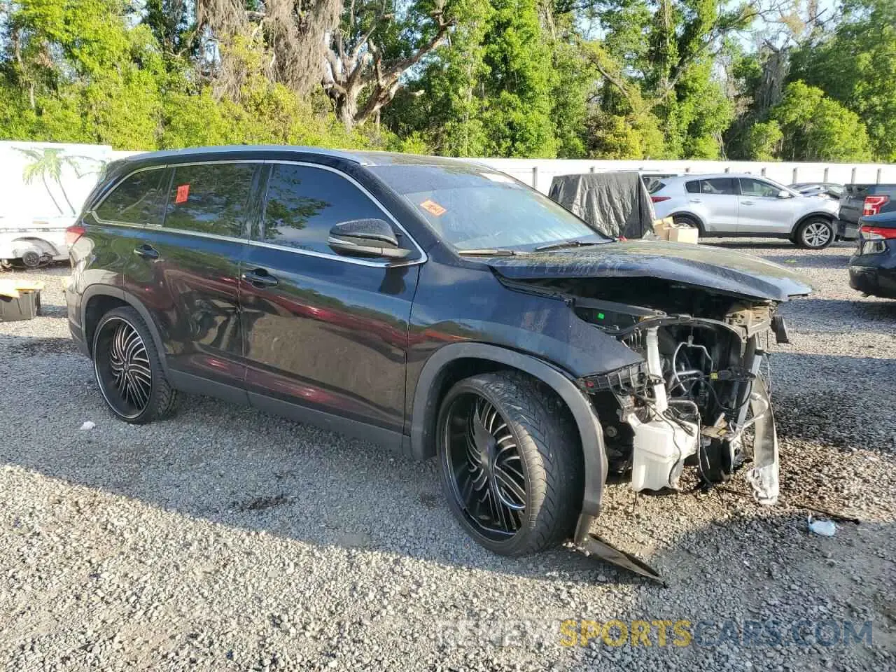 4 Photograph of a damaged car 5TDKZRFHXKS554940 TOYOTA HIGHLANDER 2019