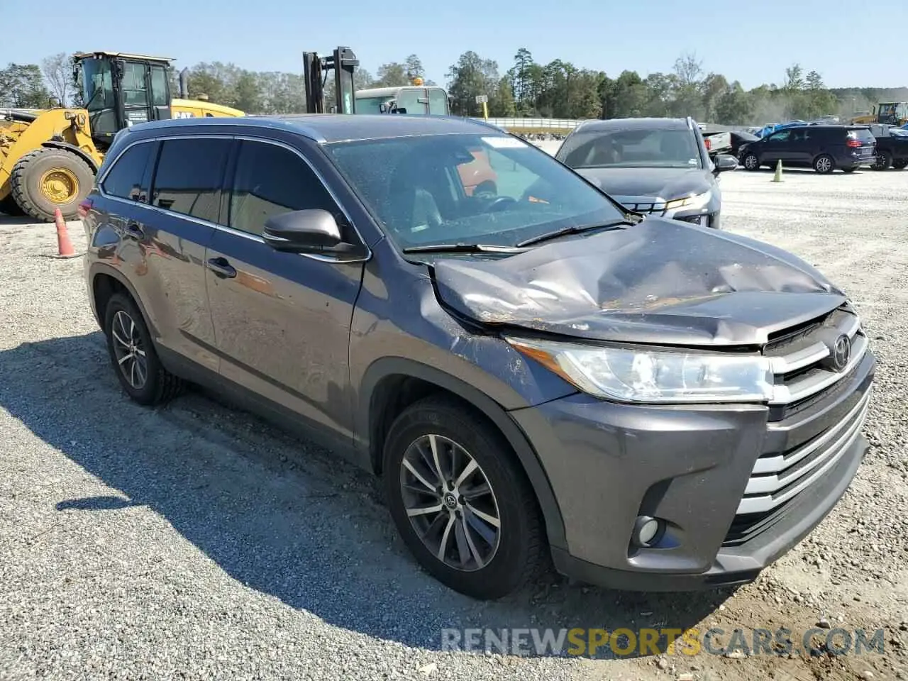 4 Photograph of a damaged car 5TDKZRFHXKS555523 TOYOTA HIGHLANDER 2019