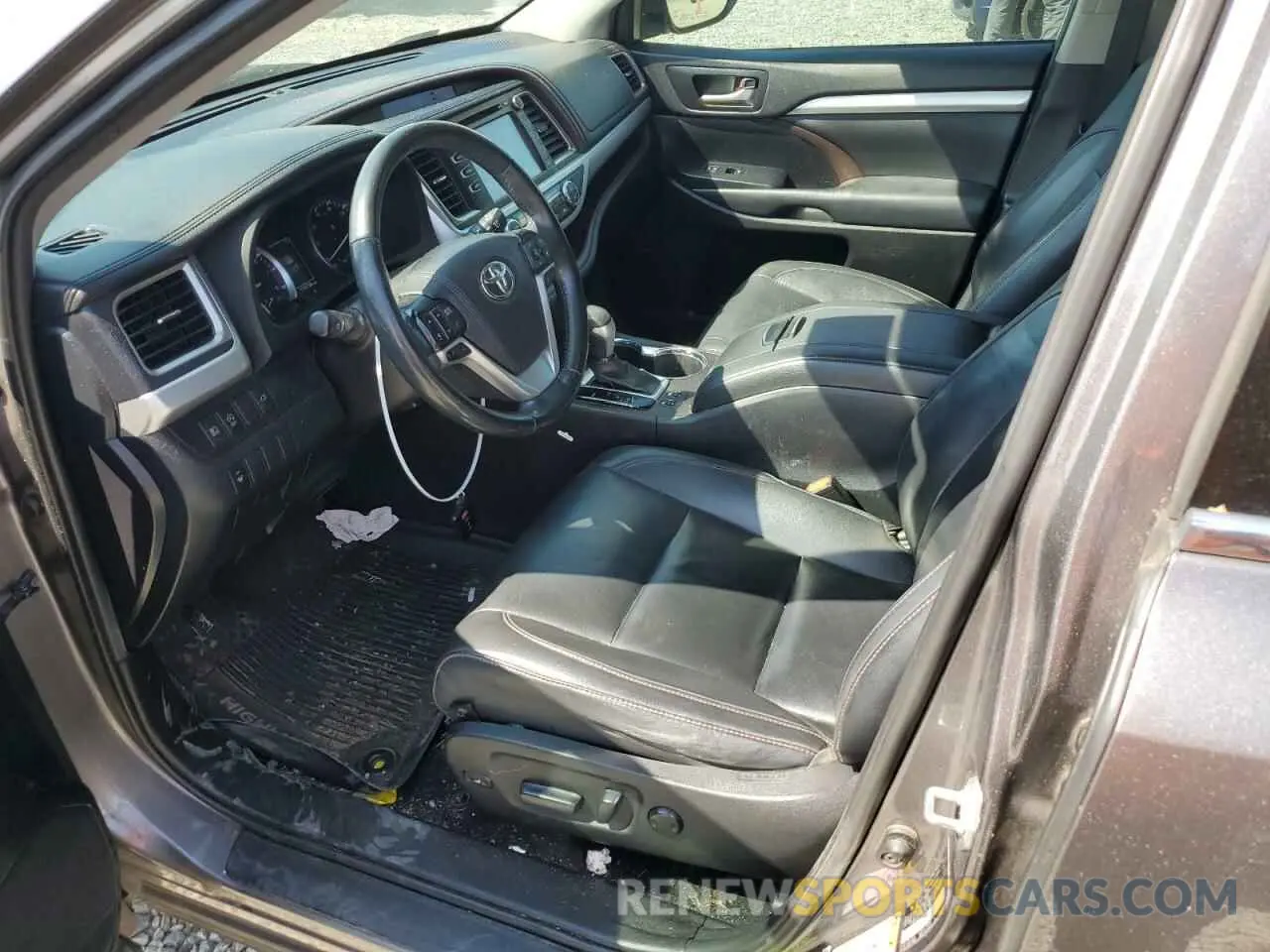 7 Photograph of a damaged car 5TDKZRFHXKS555523 TOYOTA HIGHLANDER 2019