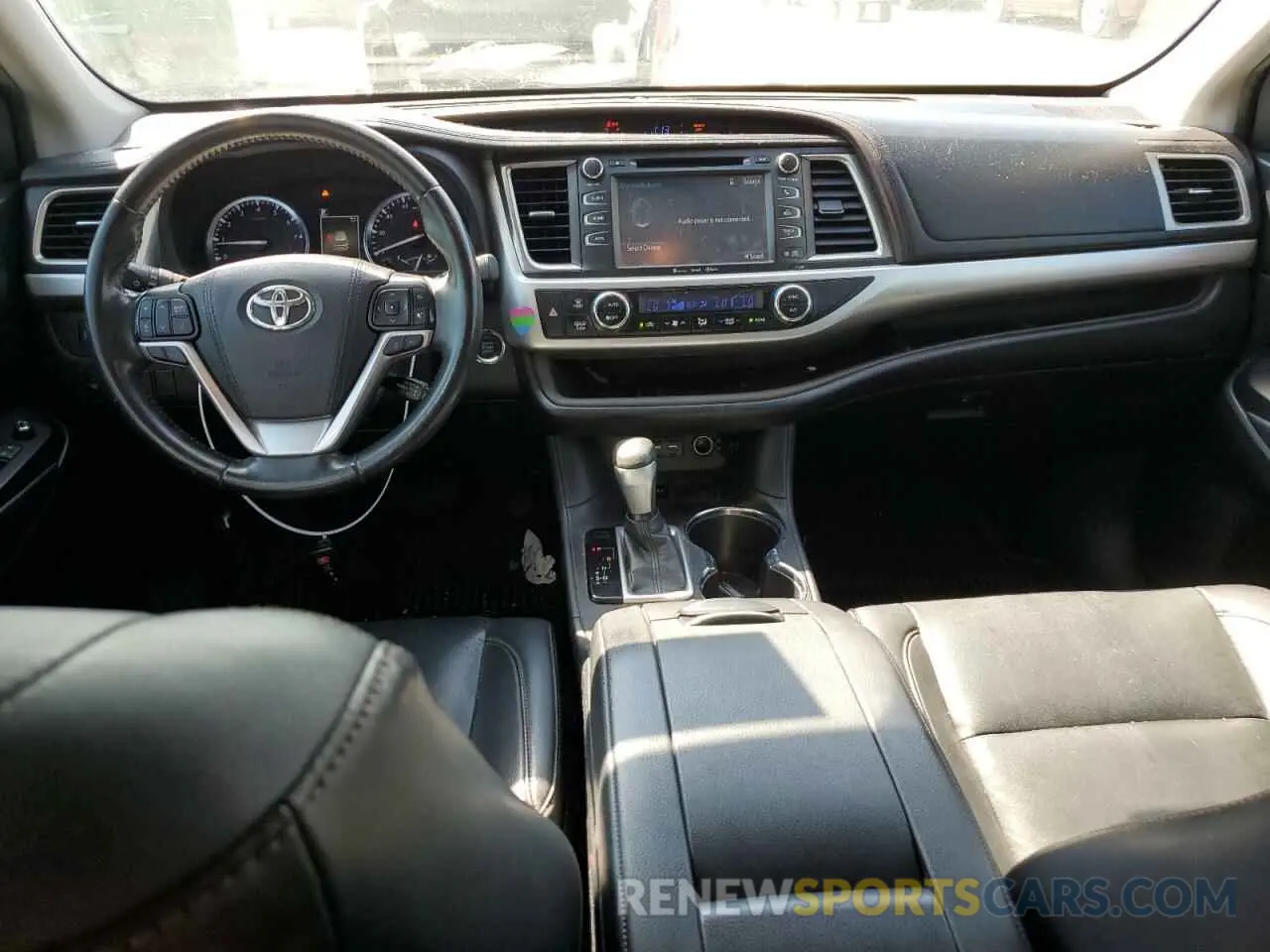 8 Photograph of a damaged car 5TDKZRFHXKS555523 TOYOTA HIGHLANDER 2019