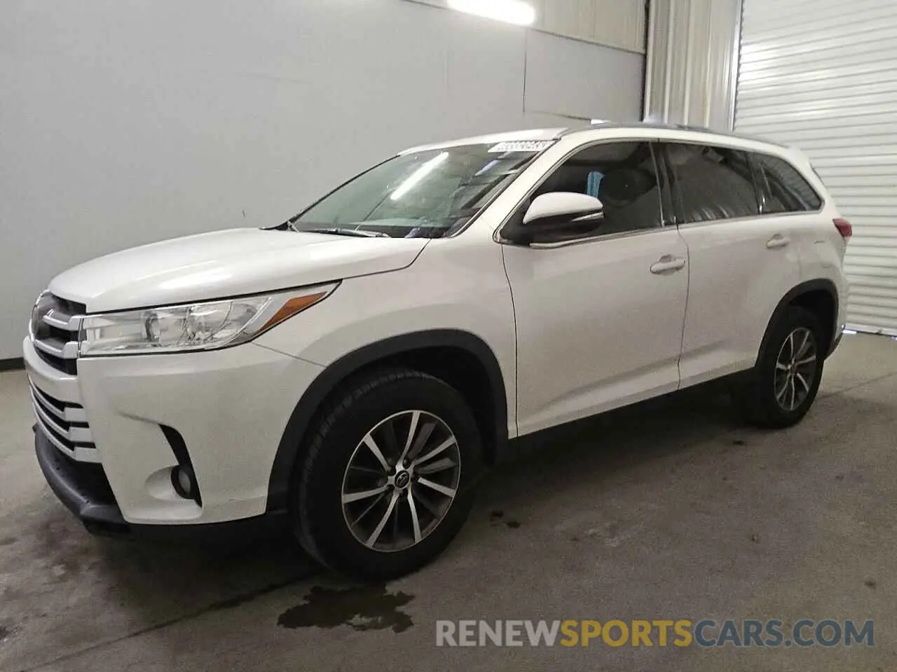 1 Photograph of a damaged car 5TDKZRFHXKS556199 TOYOTA HIGHLANDER 2019
