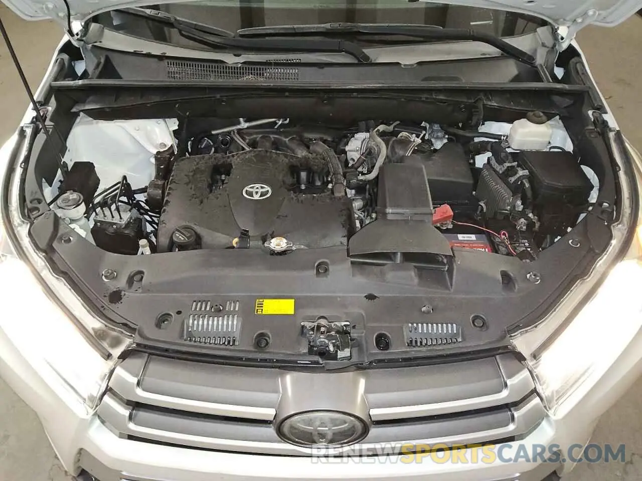 12 Photograph of a damaged car 5TDKZRFHXKS556199 TOYOTA HIGHLANDER 2019