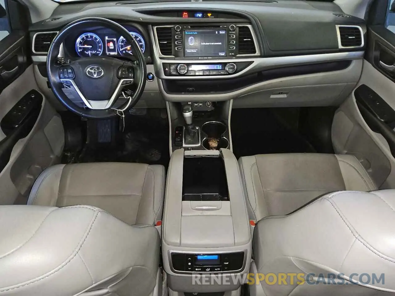 8 Photograph of a damaged car 5TDKZRFHXKS556199 TOYOTA HIGHLANDER 2019