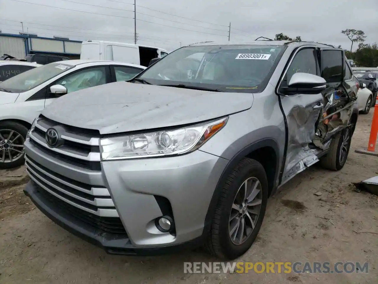 2 Photograph of a damaged car 5TDKZRFHXKS559099 TOYOTA HIGHLANDER 2019