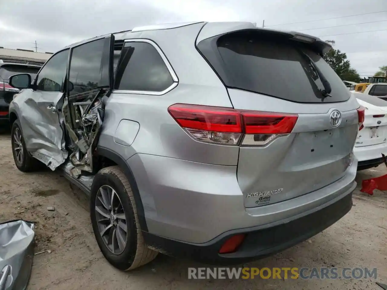 3 Photograph of a damaged car 5TDKZRFHXKS559099 TOYOTA HIGHLANDER 2019