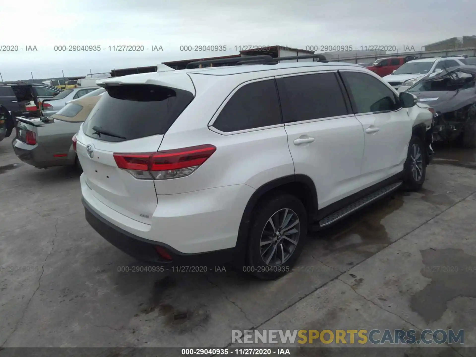 4 Photograph of a damaged car 5TDKZRFHXKS566229 TOYOTA HIGHLANDER 2019