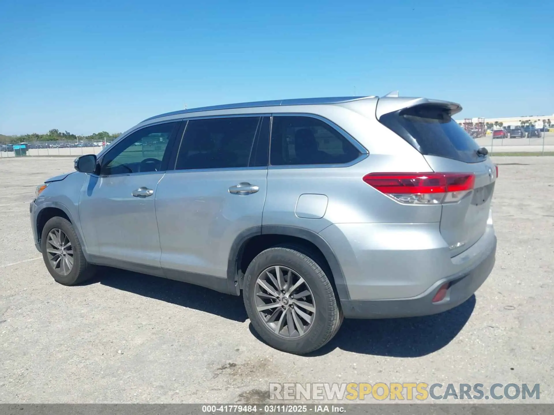 14 Photograph of a damaged car 5TDKZRFHXKS567025 TOYOTA HIGHLANDER 2019