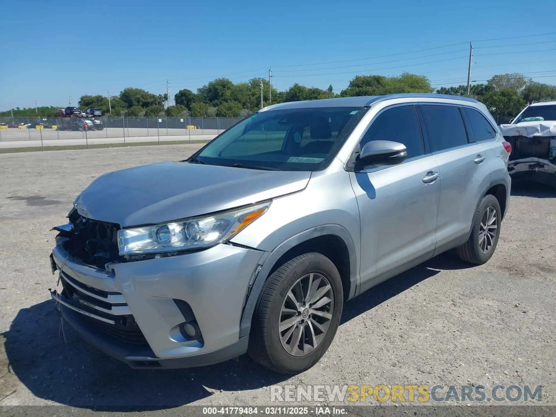 2 Photograph of a damaged car 5TDKZRFHXKS567025 TOYOTA HIGHLANDER 2019