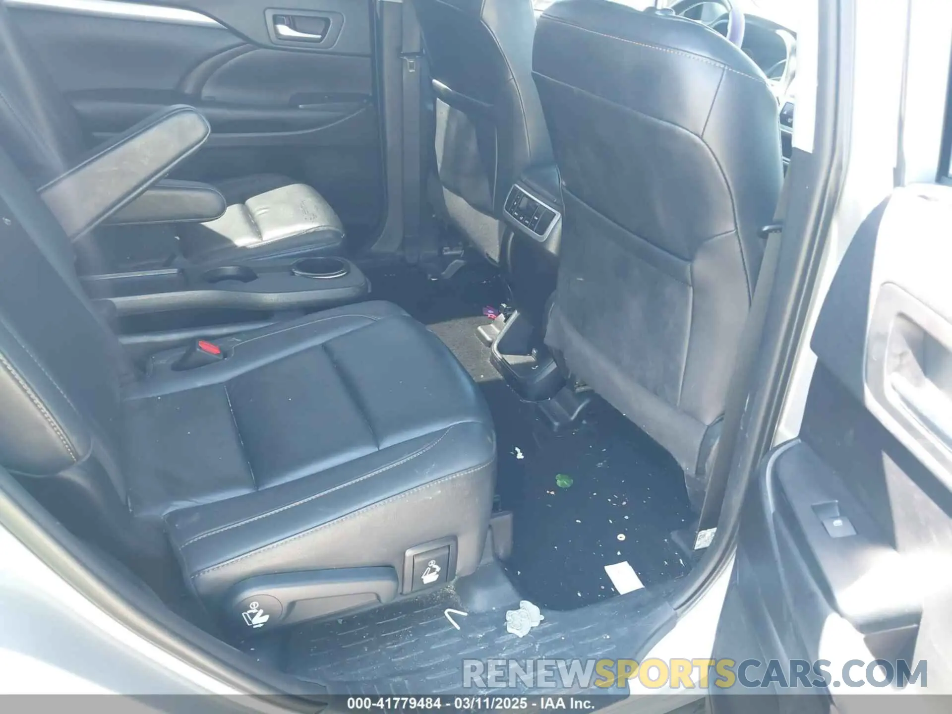 8 Photograph of a damaged car 5TDKZRFHXKS567025 TOYOTA HIGHLANDER 2019