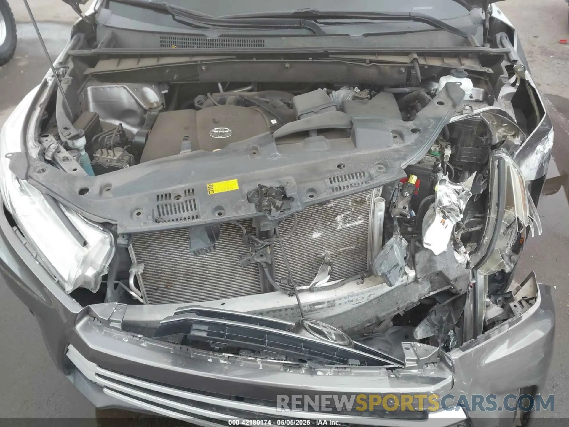 10 Photograph of a damaged car 5TDKZRFHXKS567882 TOYOTA HIGHLANDER 2019