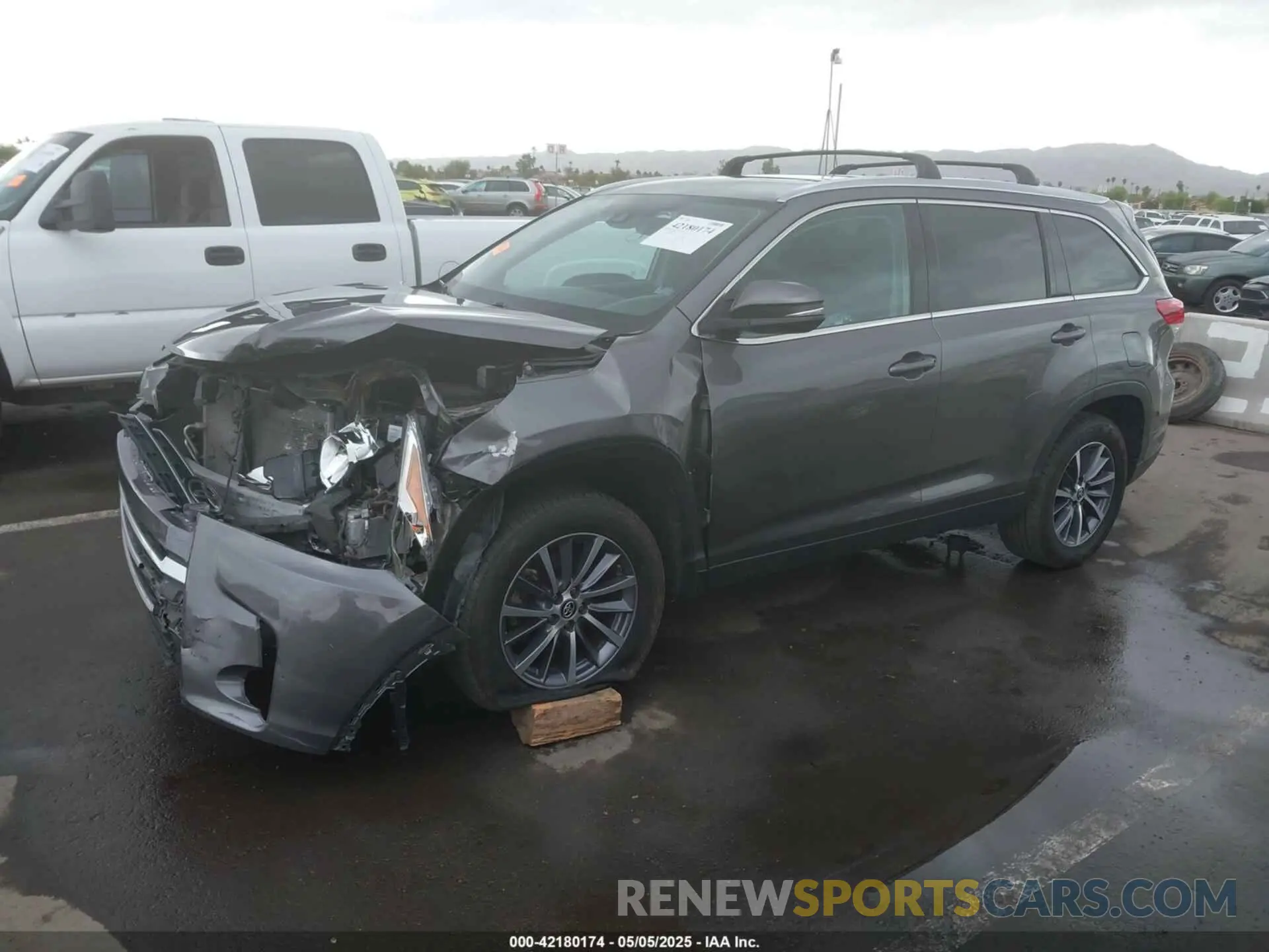 2 Photograph of a damaged car 5TDKZRFHXKS567882 TOYOTA HIGHLANDER 2019
