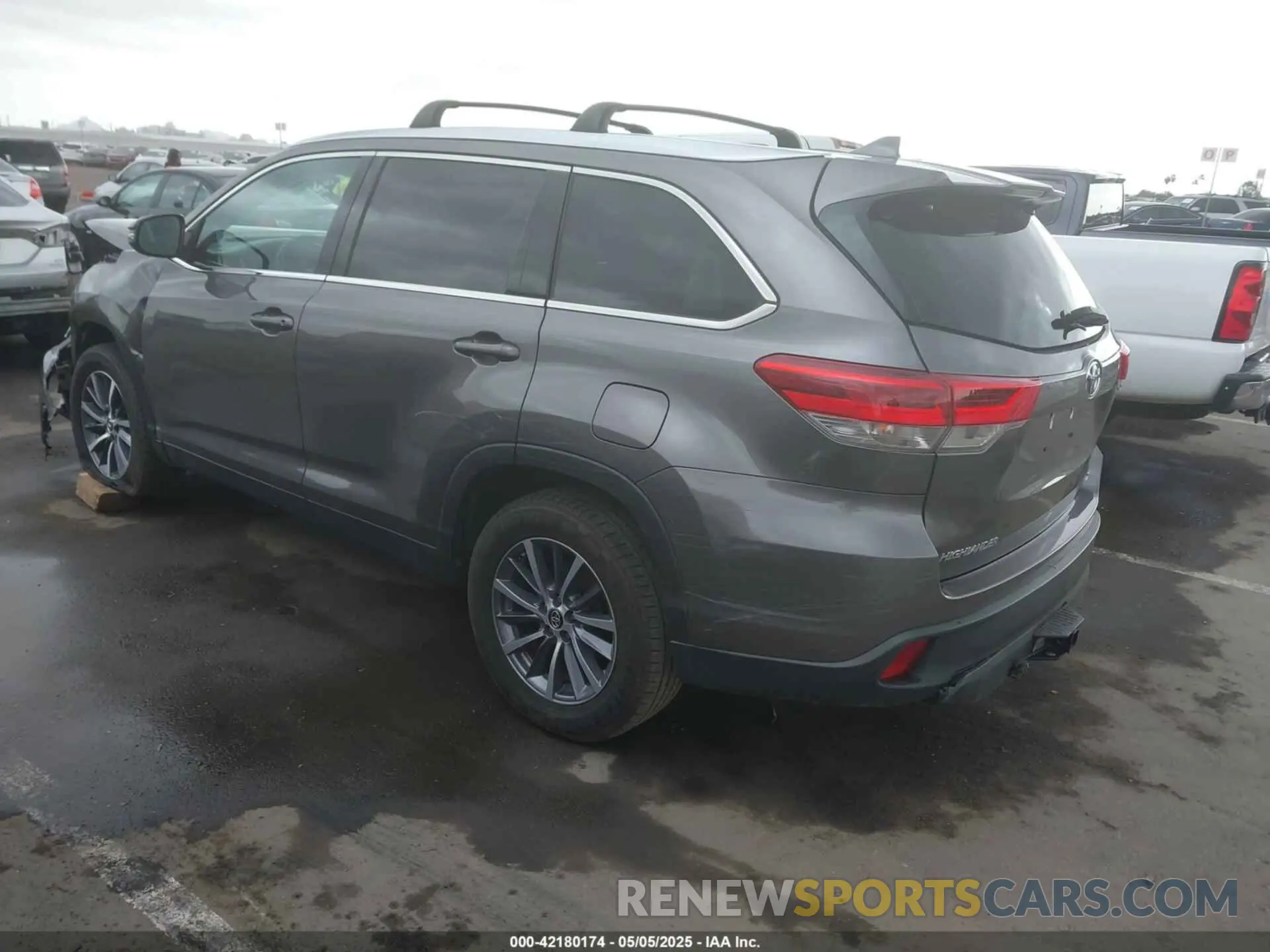 3 Photograph of a damaged car 5TDKZRFHXKS567882 TOYOTA HIGHLANDER 2019